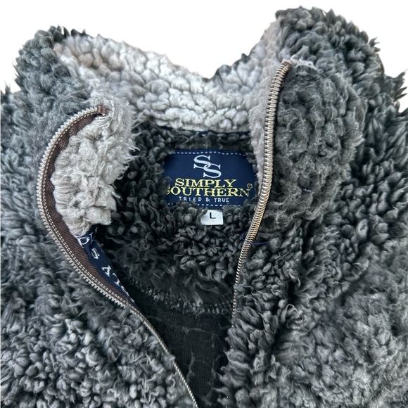 Simply Southern Heathered
Quarter Zip Sherpa Pullover in Phantom Grey Size Small - Picture 5 of 13